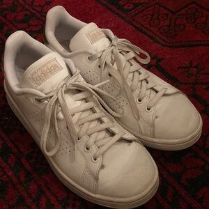 Adidas women's white gold Advantage Sneakers tennis 7.5 used